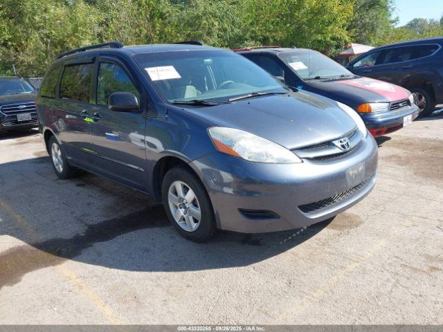  Salvage Toyota Sienna