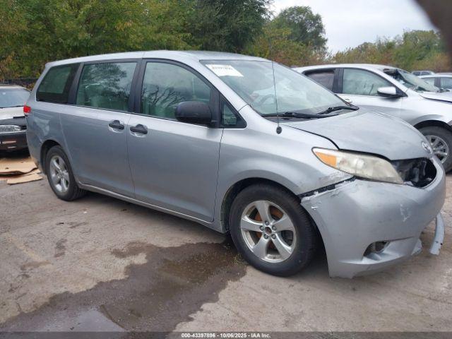  Salvage Toyota Sienna