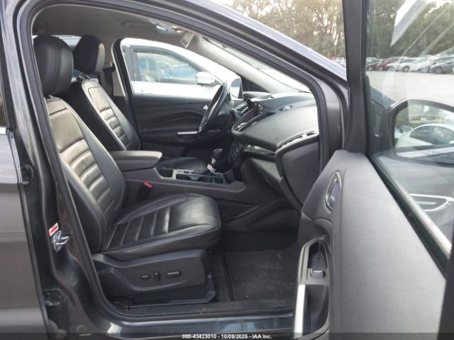 Ford Escape Titanium Image 8