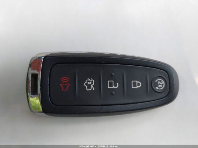 Ford Escape Titanium Image 12