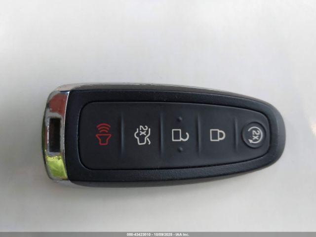 Ford Escape Titanium Image 12