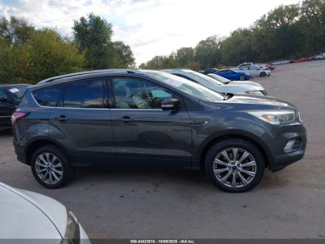 Ford Escape Titanium Image 3