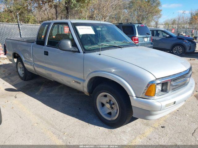  Salvage Chevrolet S-10