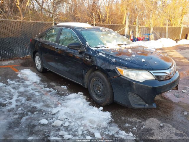 Toyota Camry Le Image 1