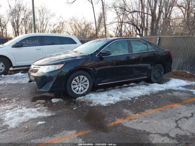 Toyota Camry Le Image 2