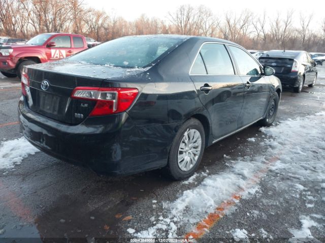 Toyota Camry Le Image 6