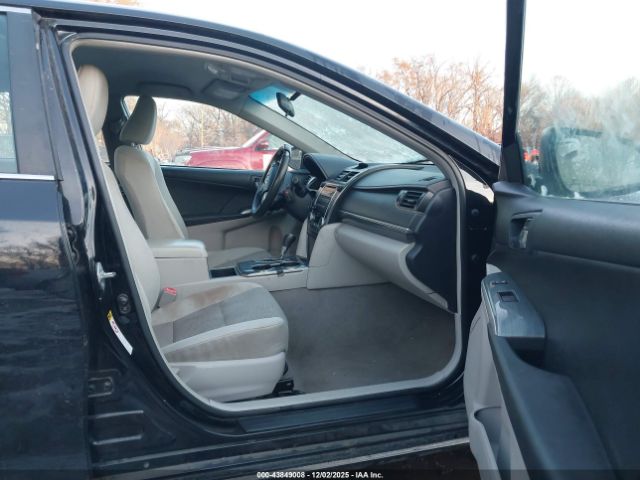 Toyota Camry Le Image 13