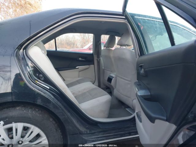 Toyota Camry Le Image 17