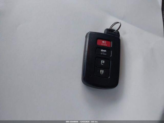 Toyota Camry Le Image 9