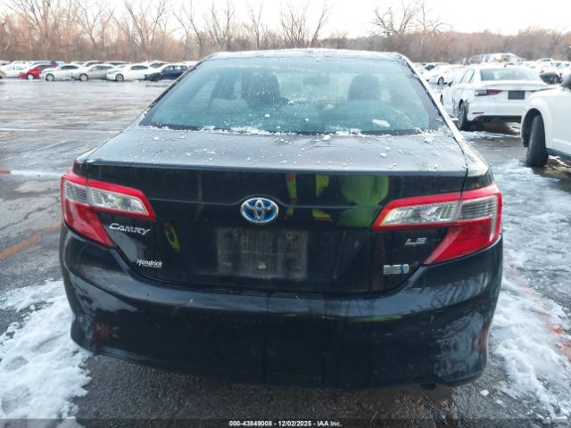 Toyota Camry Le Image 14