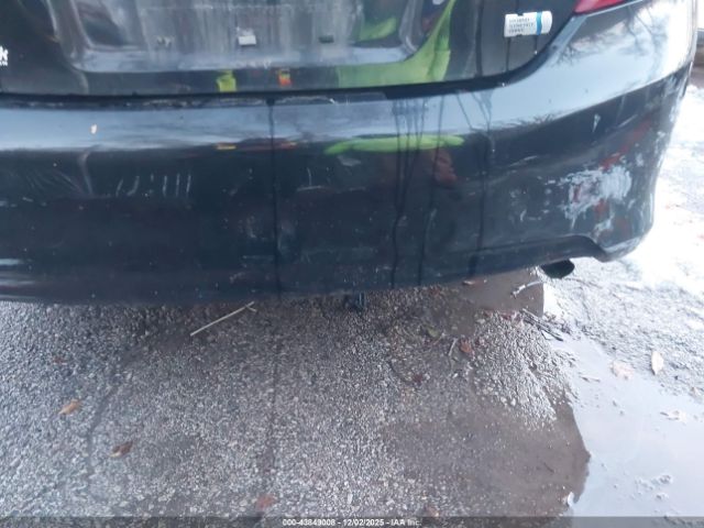 Toyota Camry Le Image 16