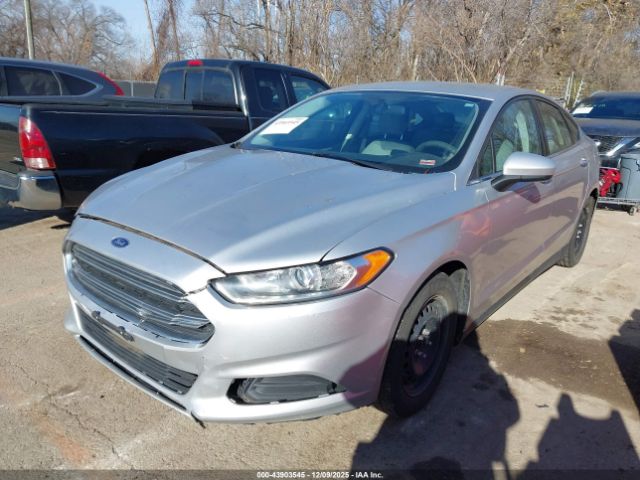 Ford Fusion S Image 2