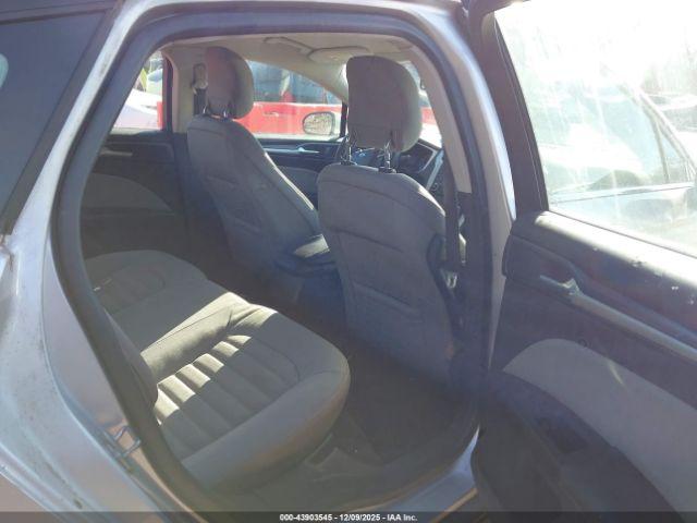 Ford Fusion S Image 10