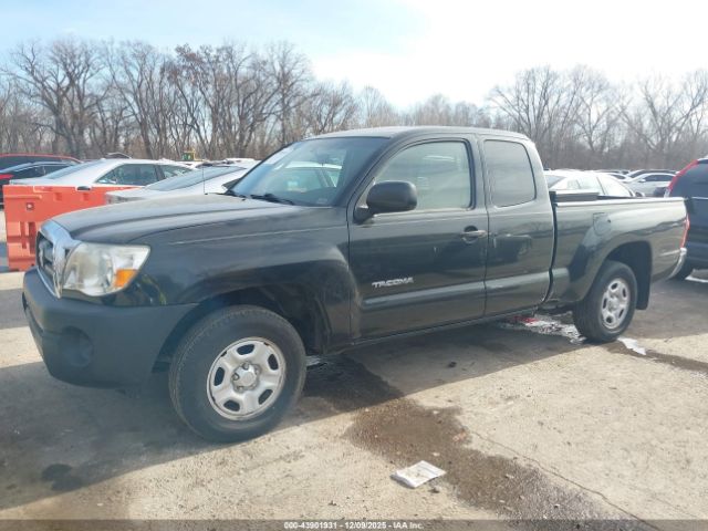 Toyota Tacoma Image 2