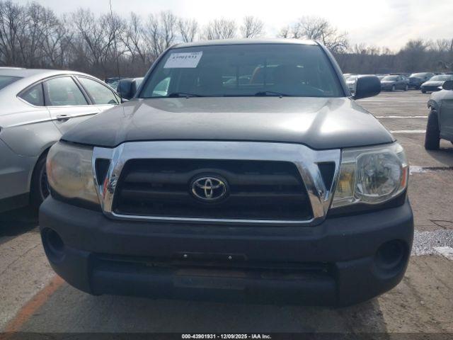 Toyota Tacoma Image 3