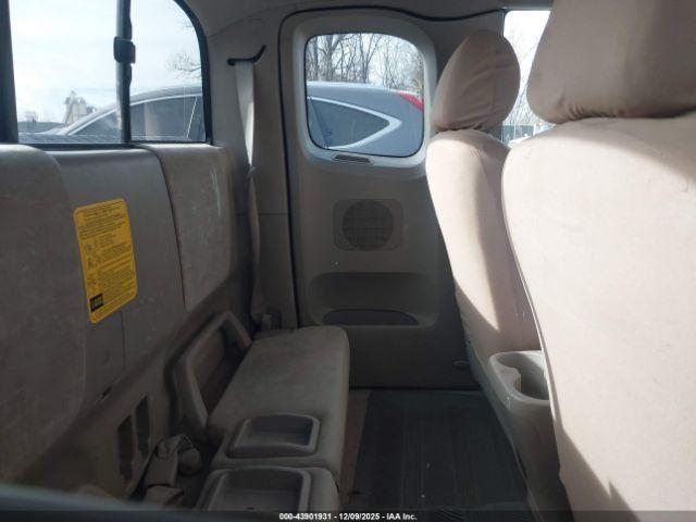 Toyota Tacoma Image 4