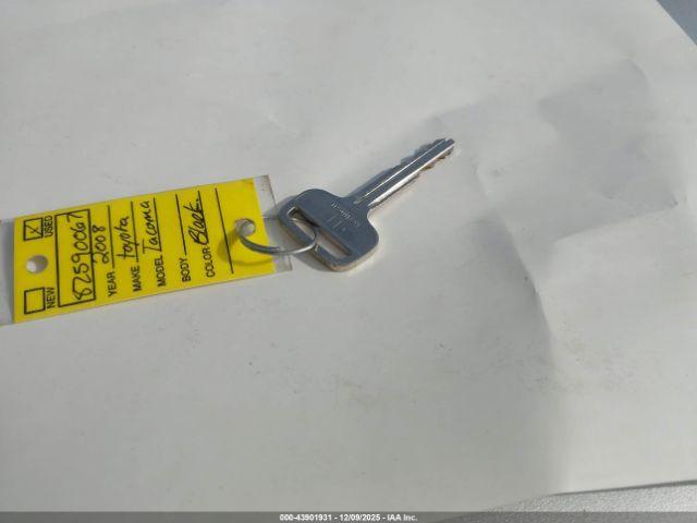 Toyota Tacoma Image 16