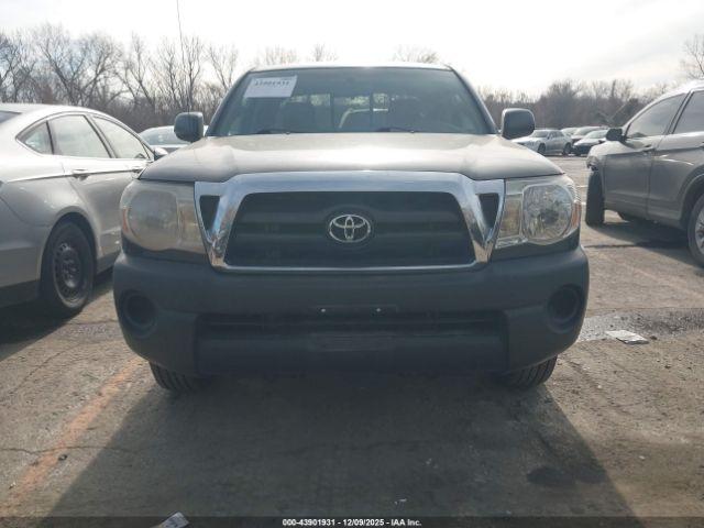 Toyota Tacoma Image 12