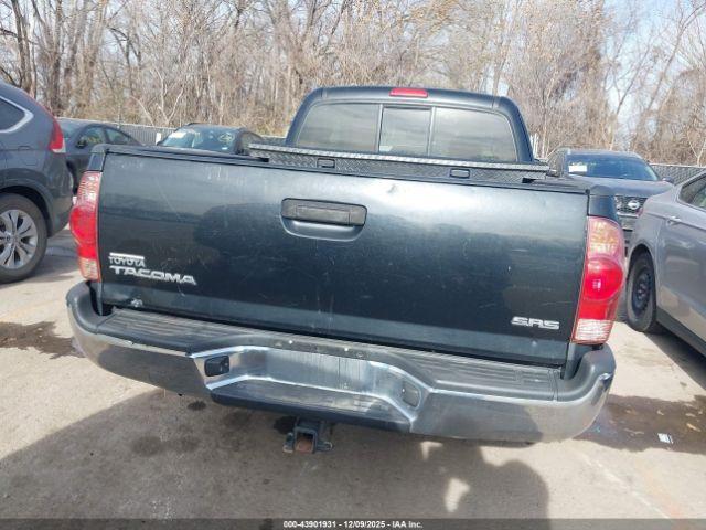 Toyota Tacoma Image 14