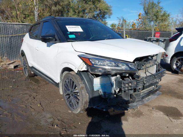 Salvage Nissan Kicks