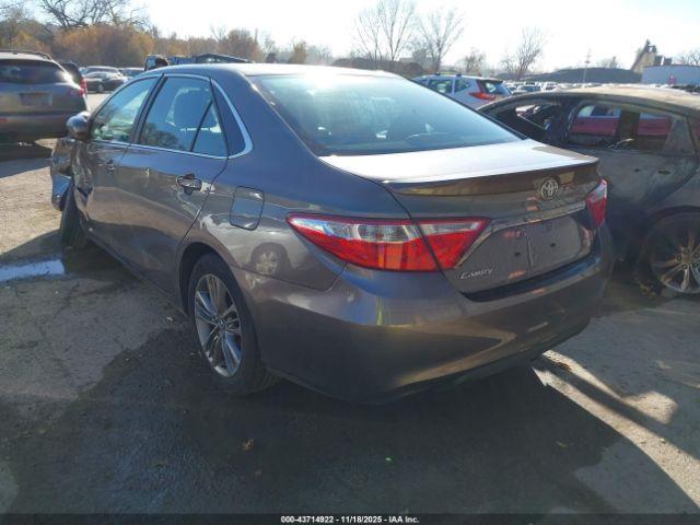 Toyota Camry Se Image 11