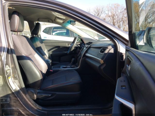 Toyota Camry Se Image 17