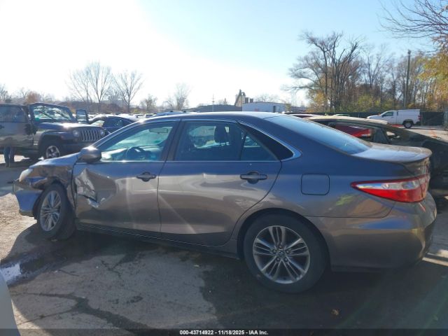 Toyota Camry Se Image 10