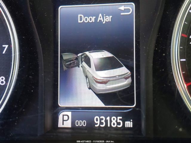 Toyota Camry Se Image 9