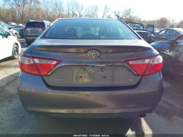 Toyota Camry Se Image 4