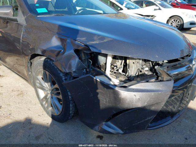 Toyota Camry Se Image 8