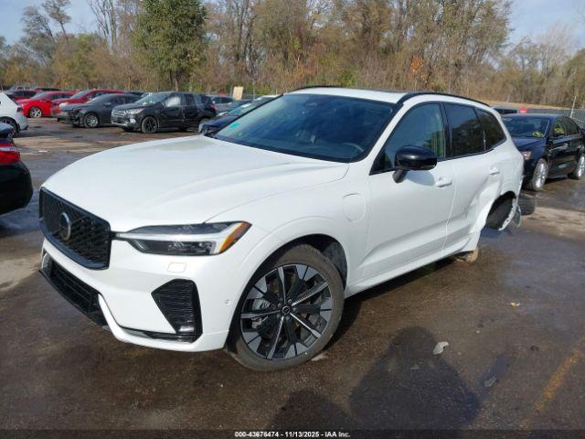 Volvo Xc60 Plug-in Hybrid T8 Plus Image 4