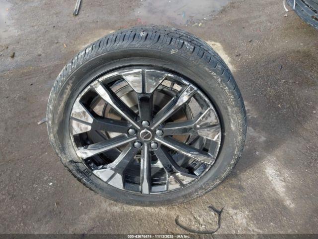 Volvo Xc60 Plug-in Hybrid T8 Plus Image 12