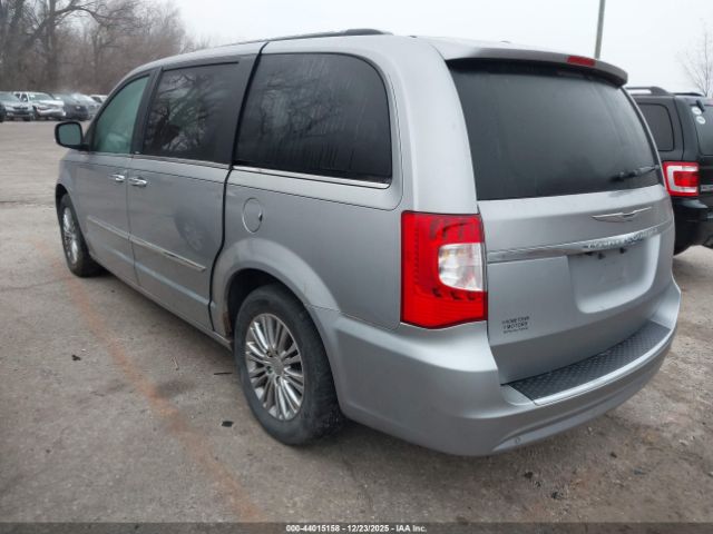 Chrysler Town & Country Touring-l Image 9