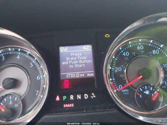 Chrysler Town & Country Touring-l Image 8