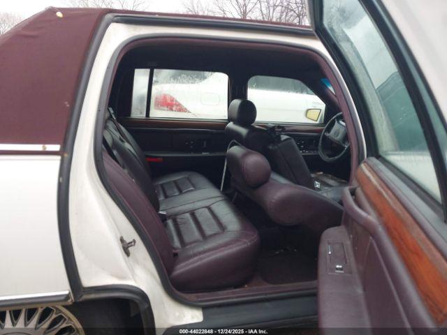 Cadillac DeVille Image 6