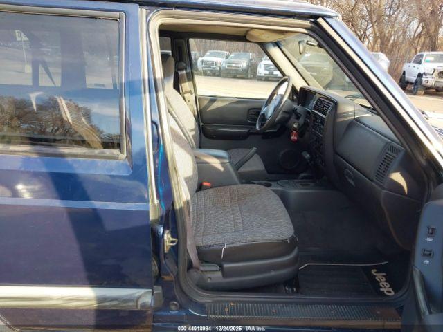 Jeep Cherokee Sport Image 3