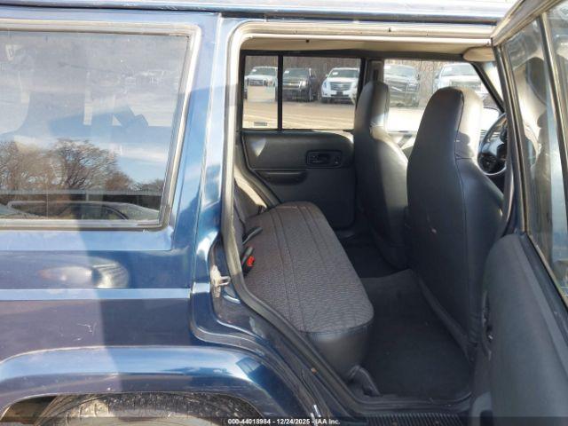 Jeep Cherokee Sport Image 9