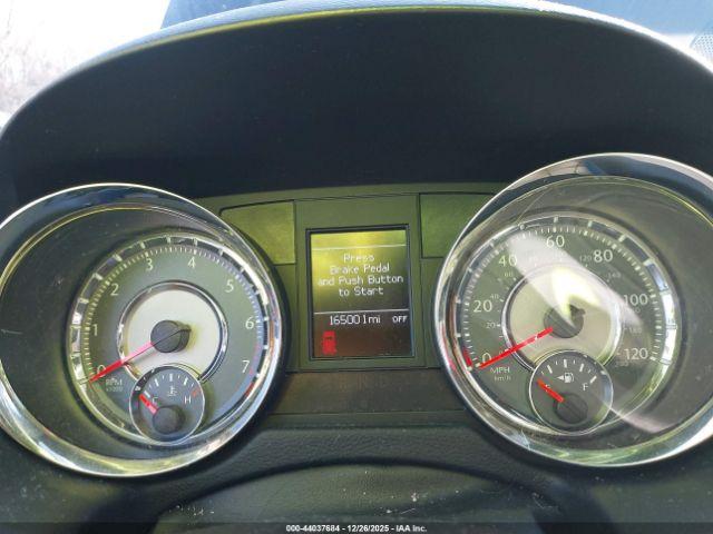 Chrysler Town & Country Touring-l Image 6