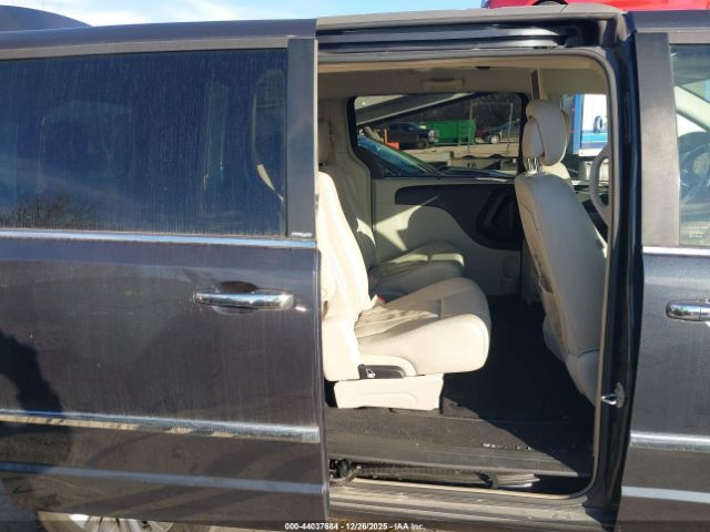 Chrysler Town & Country Touring-l Image 2