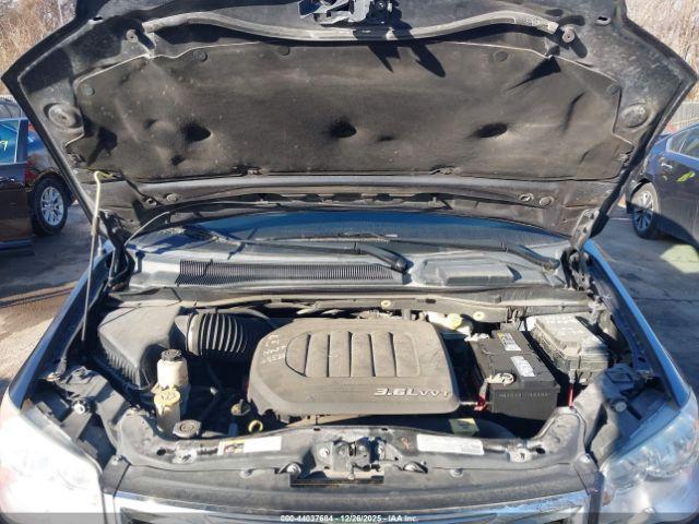 Chrysler Town & Country Touring-l Image 7