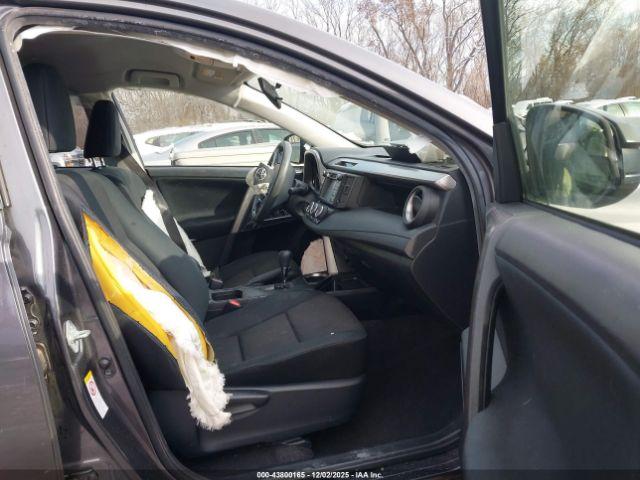 Toyota RAV4 Le Image 9