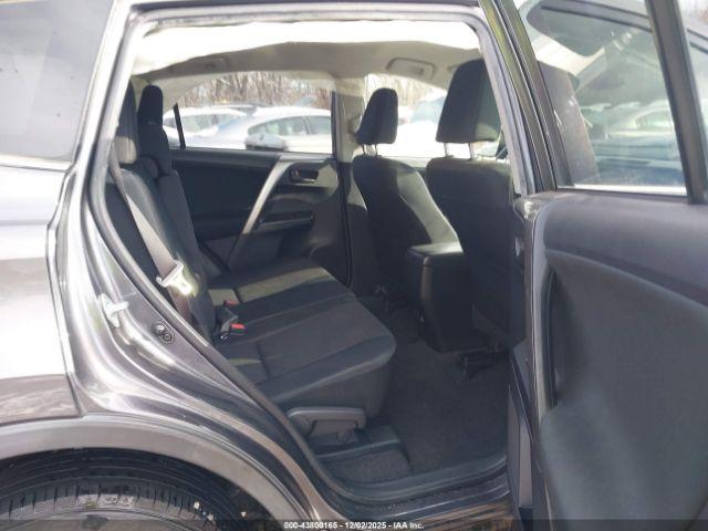 Toyota RAV4 Le Image 7