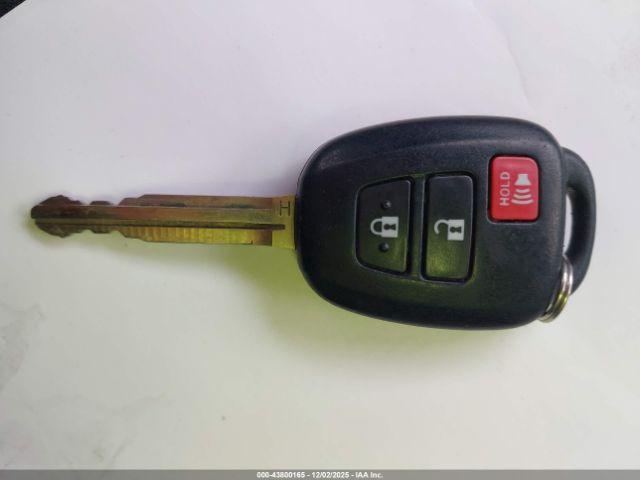 Toyota RAV4 Le Image 16