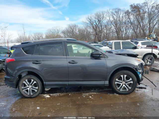 Toyota RAV4 Le Image 11