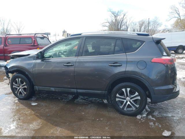 Toyota RAV4 Le Image 10