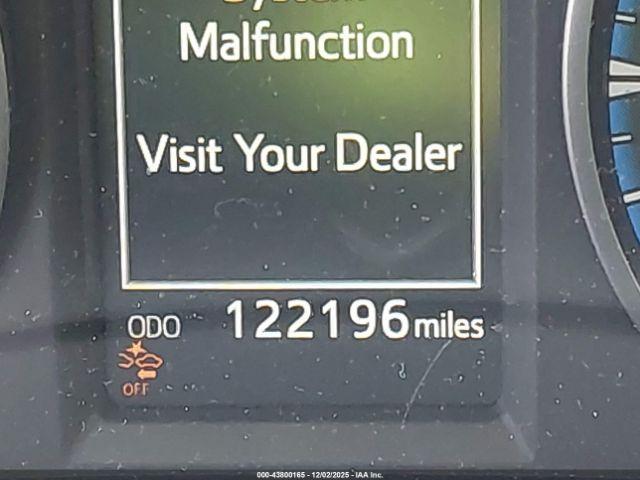 Toyota RAV4 Le Image 15