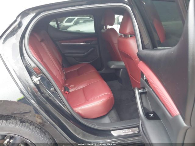 Mazda Mazda3 Premium Package Image 12