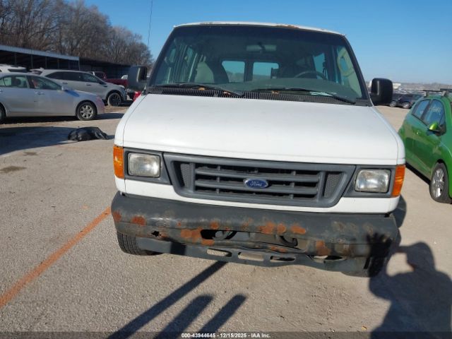 Ford E-350 Image 8