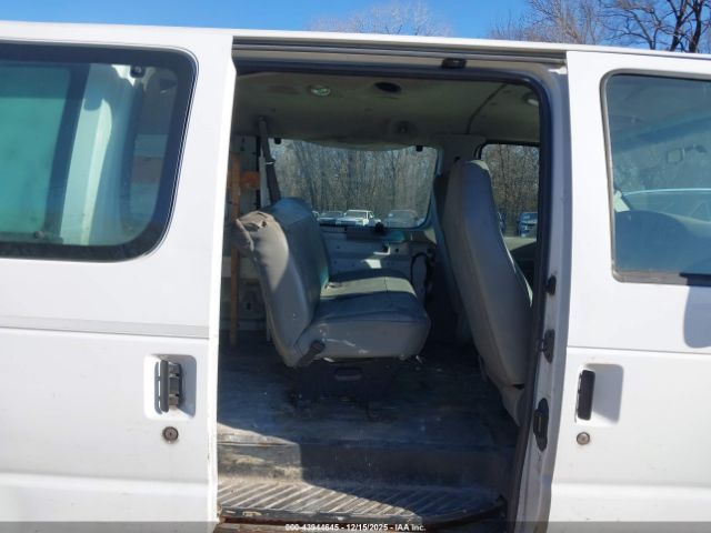 Ford E-350 Image 5