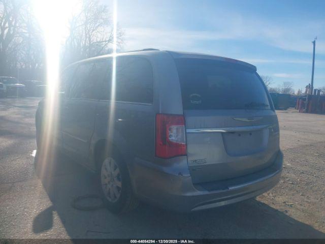 Chrysler Town & Country Touring Image 4